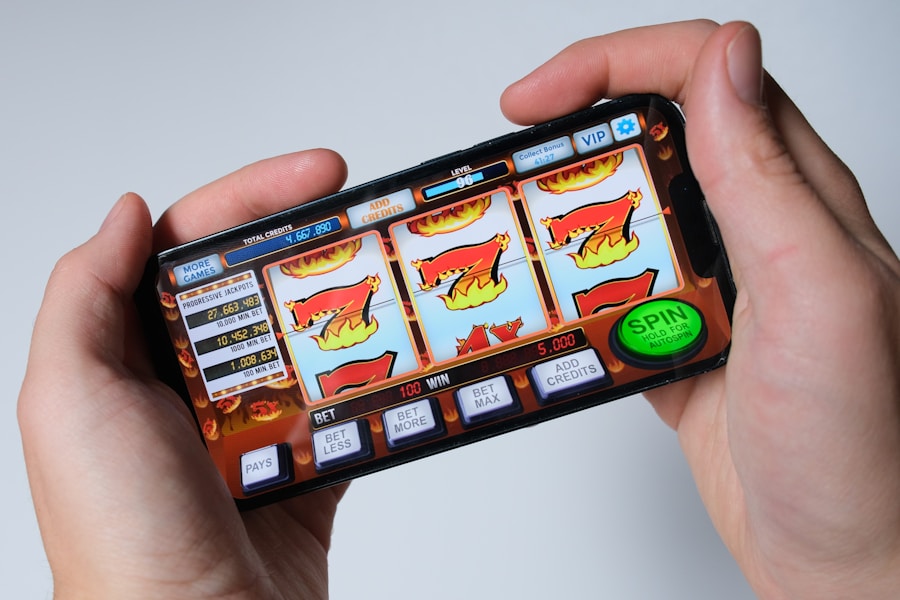 Seseorang memainkan permainan slot melalui ponsel
